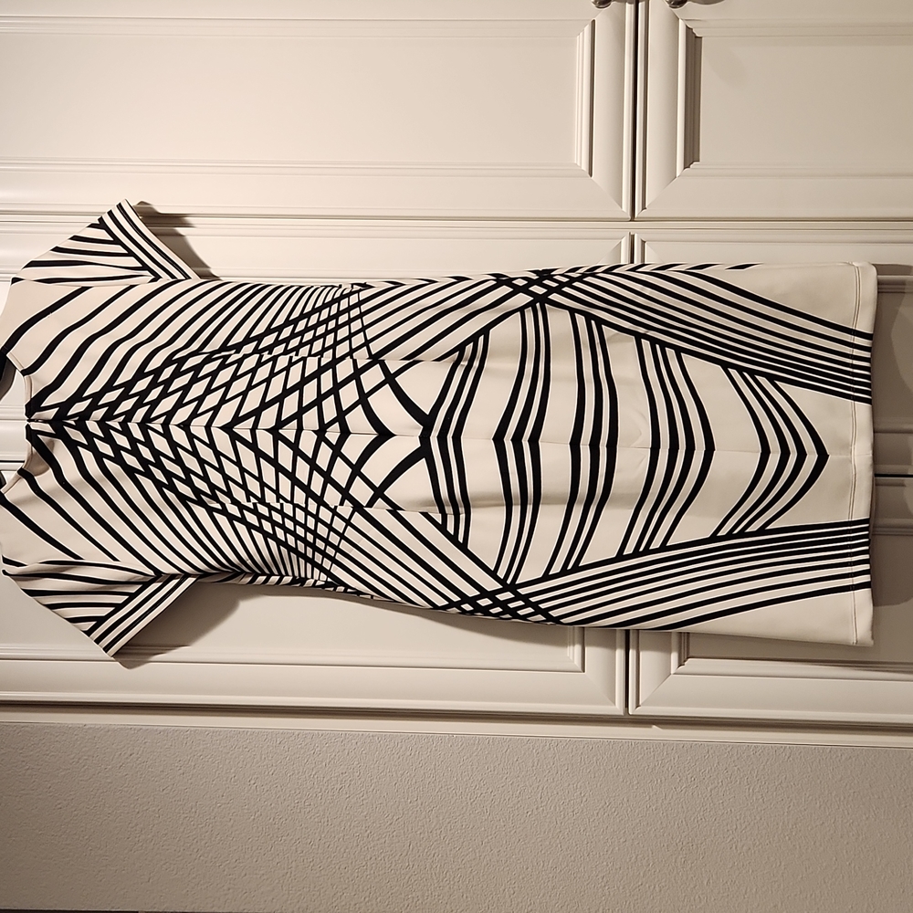 GABBY SKYE | Scuba Geo Print Sheath Dress - Picture 3 of 4